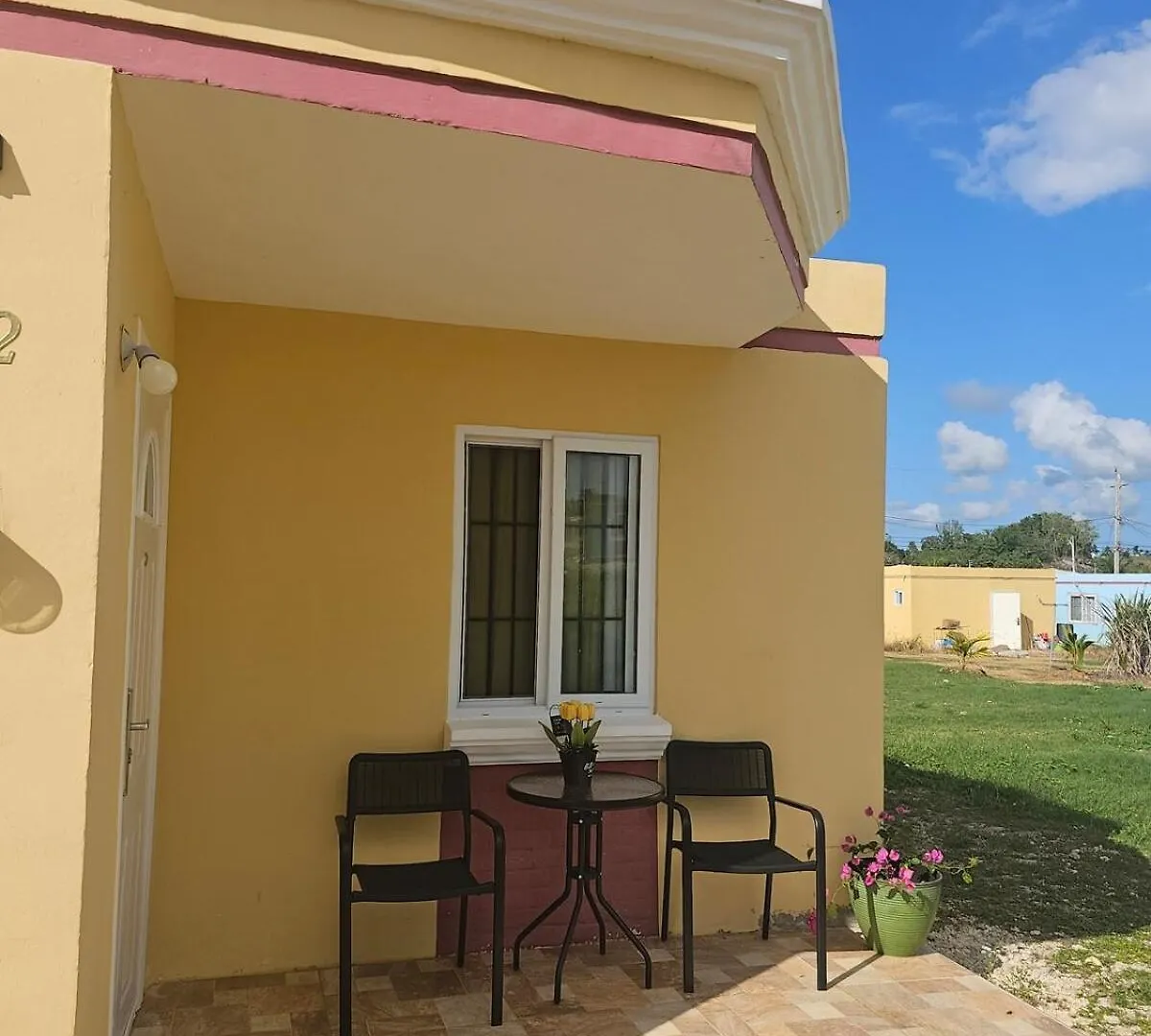 Little Yellow House Green Island 0*,  جامايكا